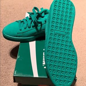 Brand new Puma Suede Jr-simply green